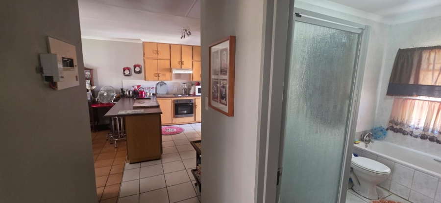 3 Bedroom Property for Sale in Kannoniers Park North West